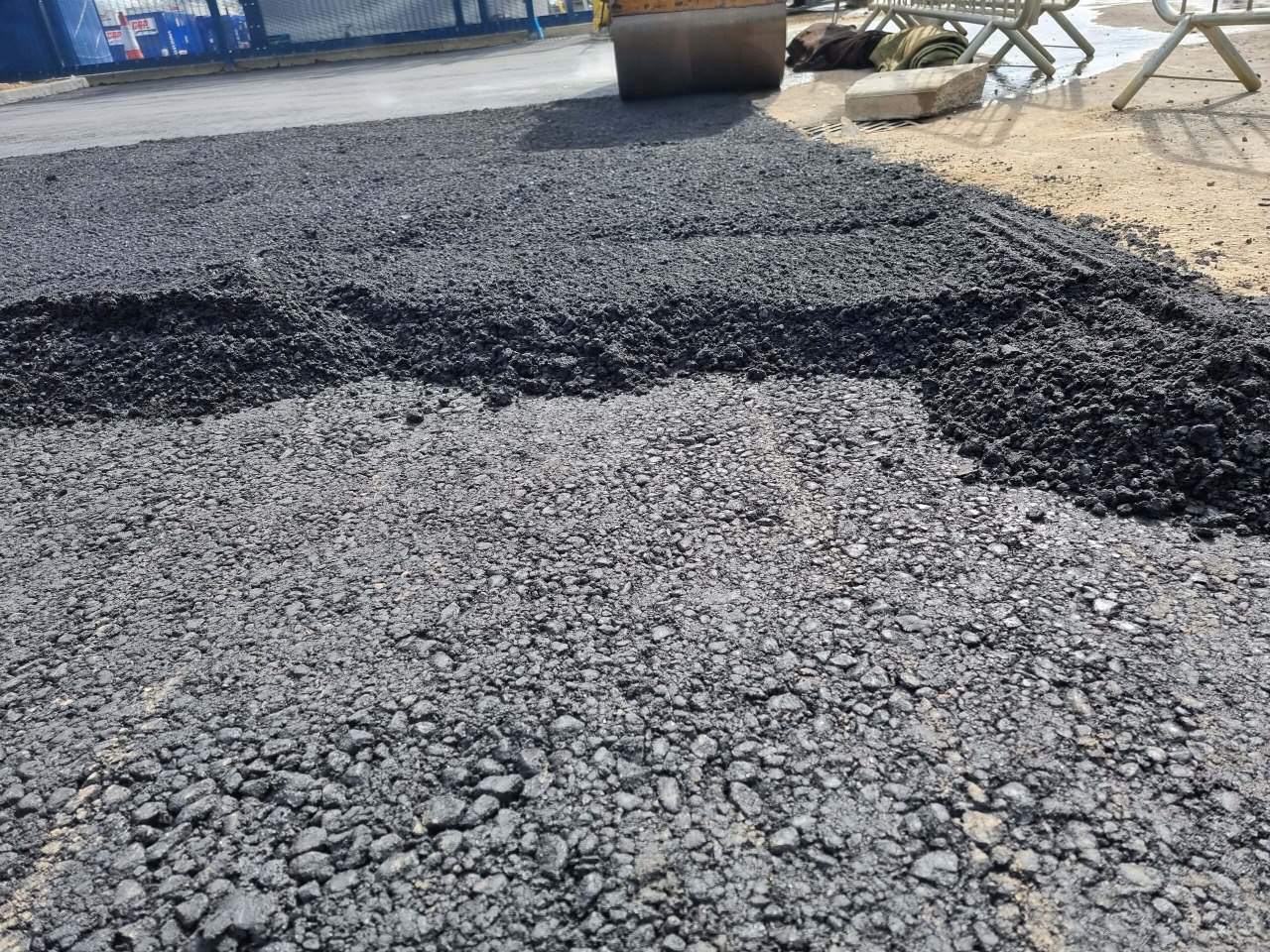 This is tarmac being laid by Littleport Driveways